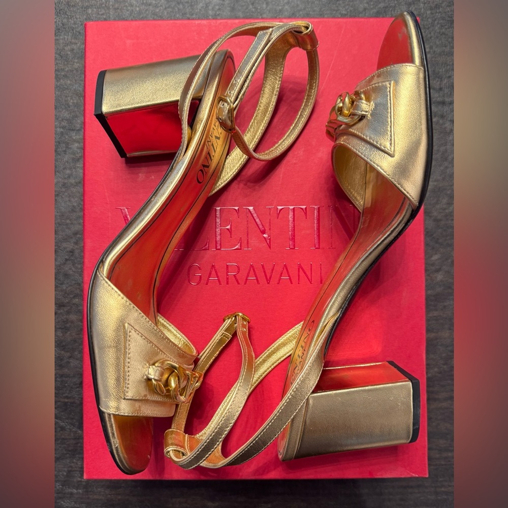 EUC VALENTINO GARAVANI  Metal V Logo Block Heel Sandals, Gold, Sz 39.5 - Picture 4 of 11